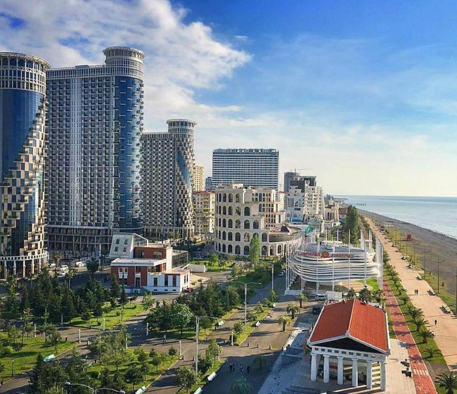 Royal Apartments Batumi Exterior photo
